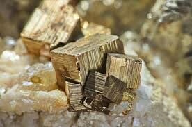 Pirit Taşı Nedir Ve Ne İşe Yarar? Pyrite (Demir) Taşı Nasıl Anlaşılır Ve Kullanılır? Pirit Taşı Faydaları Ve Özellikleri