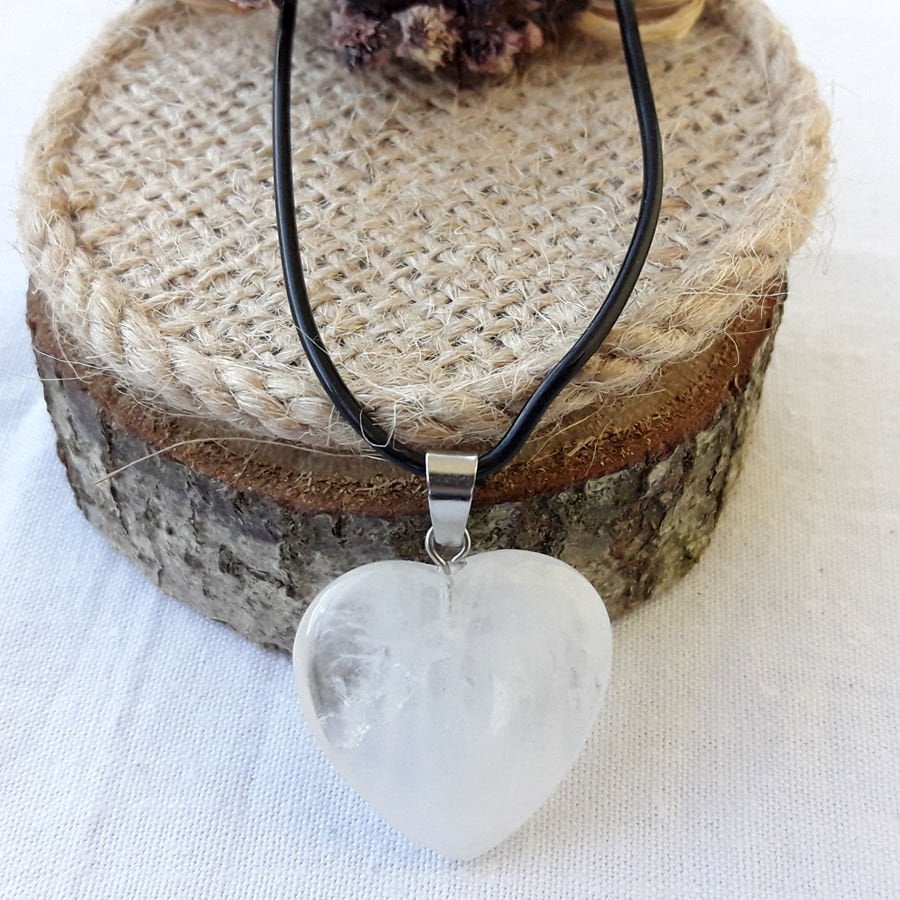 Kristal Kuvars Kolye Ucu - Kalpli Model